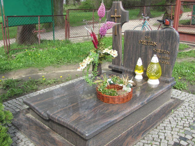 Grób MARIA PIĘTAK